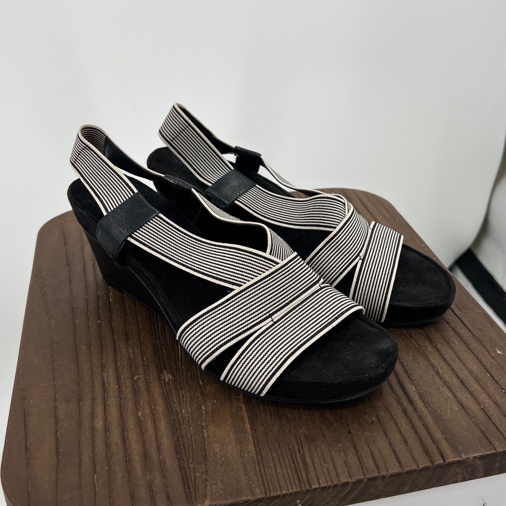 Aerosoles Womens Black White Striped Elastic Strap Wedge Sandals Size 7.5